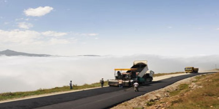 Trabzon'da Bulutların üzerine asfalt seriyorlar!