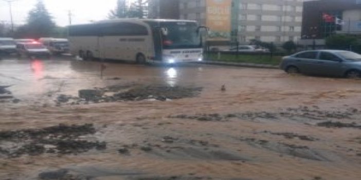 Trabzon'da sağanak yağış