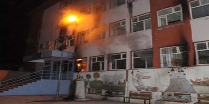 PKK 3 okulu yaktı!