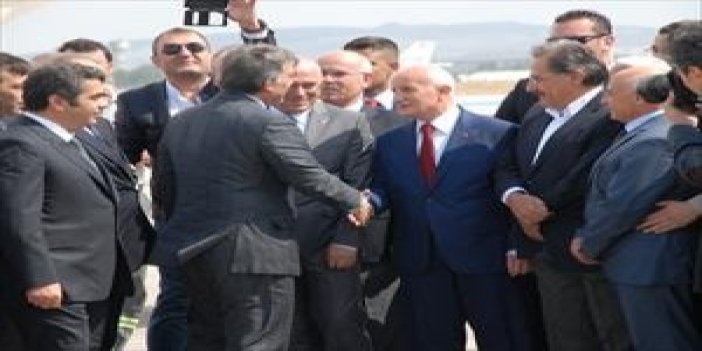 Abdullah Gül'e memleketinde 'güllü' karşılama izdihamı