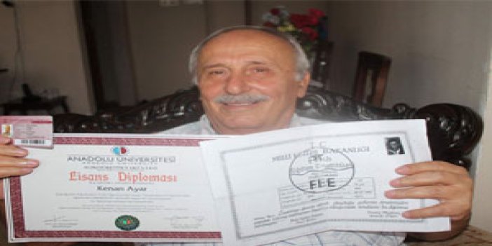 Trabzon'da emekli öğretmen'in okuma aşkı!
