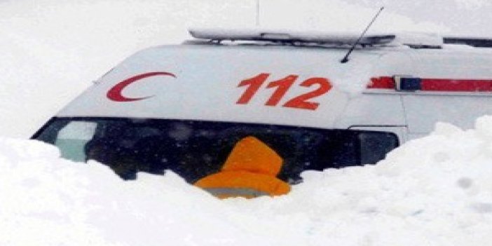Rize'de kar 8 kişiyi mahsur aldı