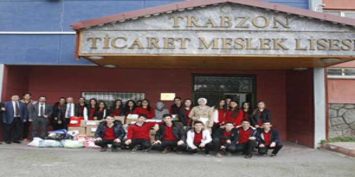 Trabzon'da kardeş okullarını unutmadılar