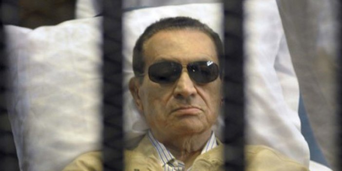 Mısır'da mahkeme Hüsnü Mübarek'i akladı