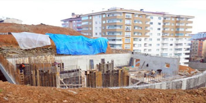Trabzon'da gençlik merkezi inşaatı tam gaz