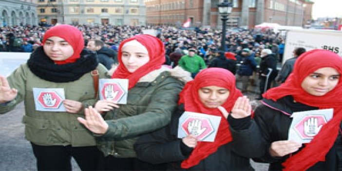 Cami saldırıları İsveç’te protesto edildi