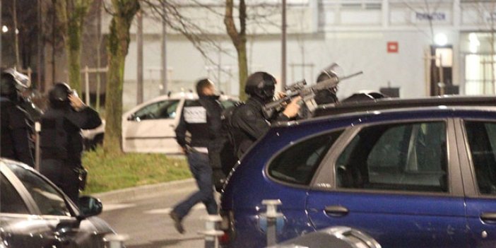 Fransa'da polise silahlı saldırı