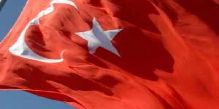 Türk Bayrağına hakaret etti