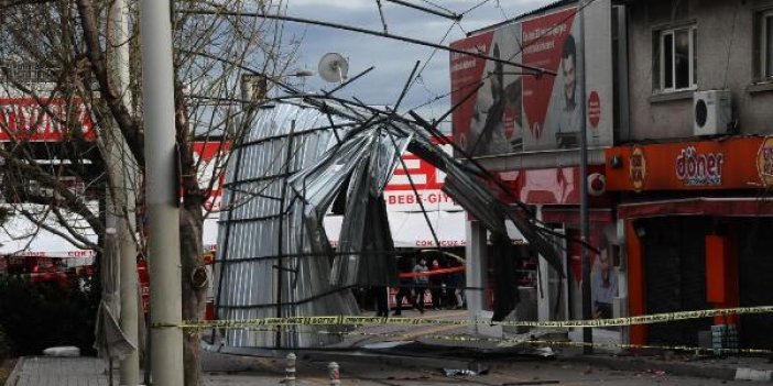Lodos, Bursa'da çatı uçurdu ağaç devirdi