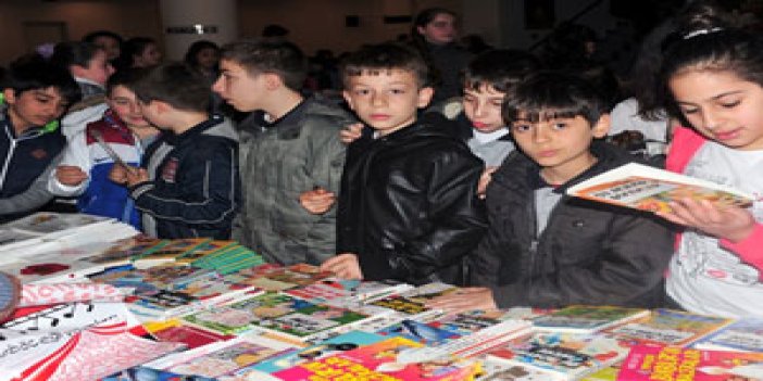 Trabzon'da kitap fuarı sürüyor