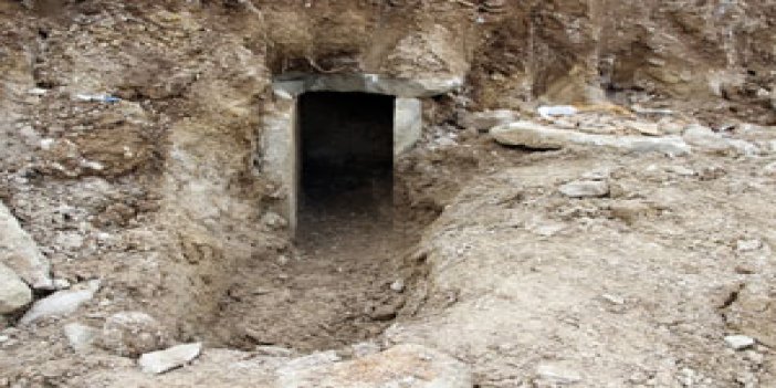 İnşaat kazısında bin yıllık mezar bulundu