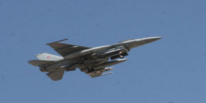 F-16’lar türbeyi gözetliyor