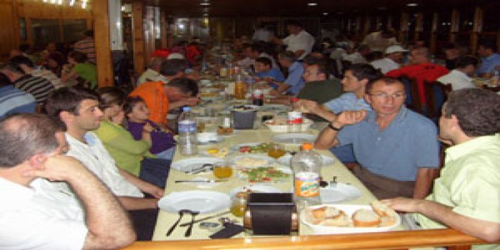 AKP iftar yemeğinde toplandı