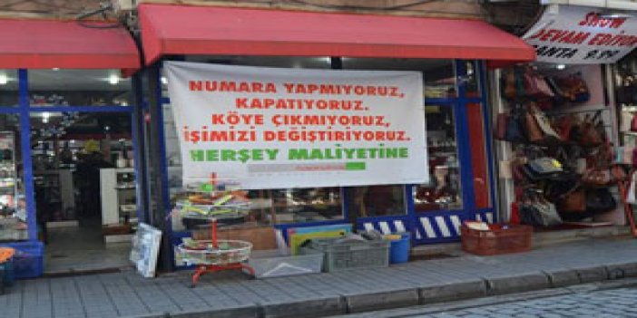 Trabzon'da bu afişi gören bir daha bakıyor