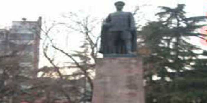 Atatürk heykeline bakım yapıldı