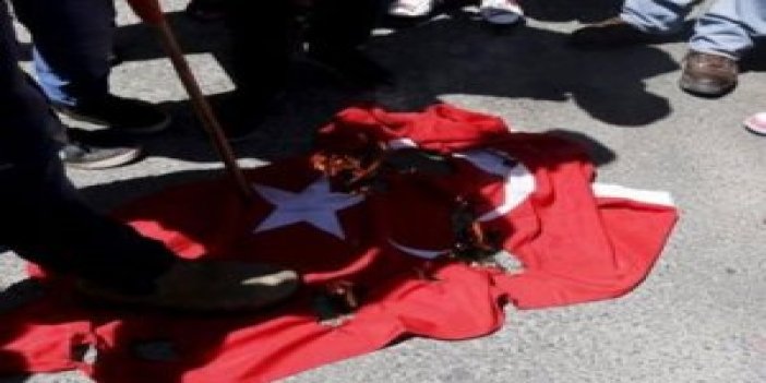 Ermeniler Kudüs'te Türk bayrağını yaktı