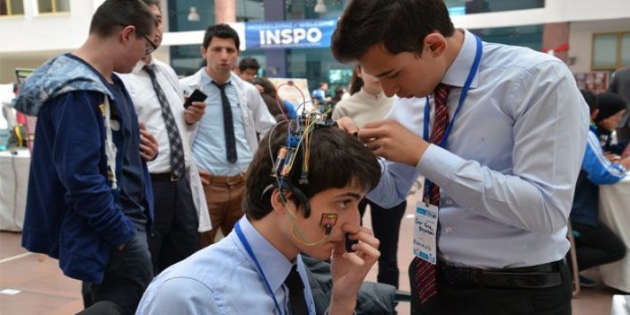 Trabzonlu öğrenciler robotla yarışmaya girdi