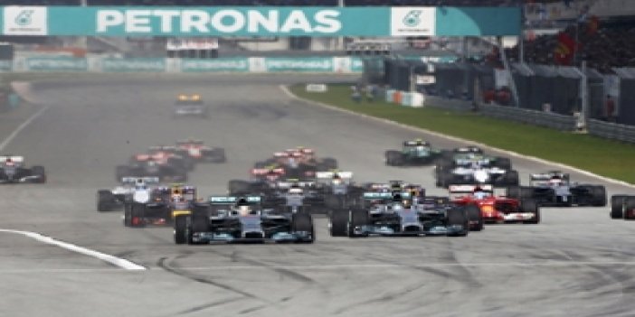 Rosberg ilk kez "pole" pozisyonunda