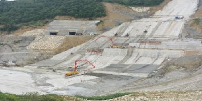 Baraj'da beton dolgu imalatına başlandı