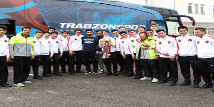Trabzonspor Dünya Şampiyonunu Unuttu