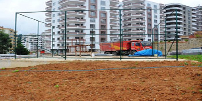 Trabzon'da gençlik merkezi inşaatı sürüyor