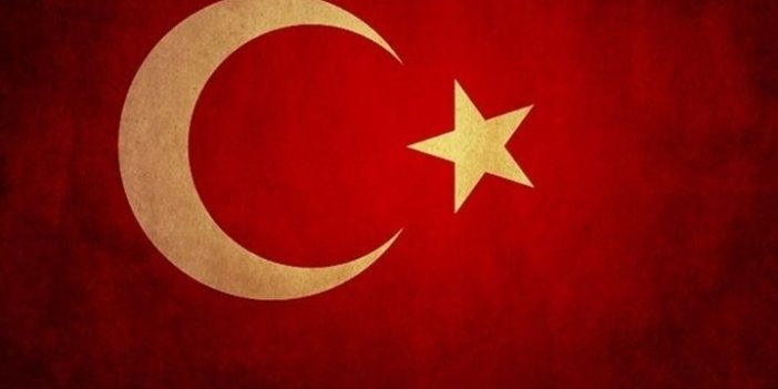 Türk bayrağına sevgisinden 41 yıldır...