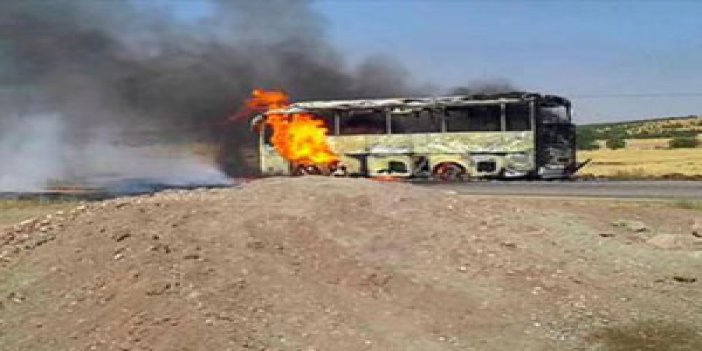 PKK yol kesti, 4 aracı ateşe verdi