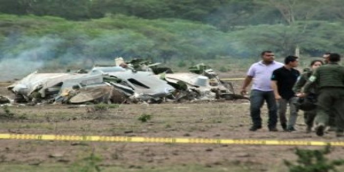 Askeri uçak düştü: 11 ölü