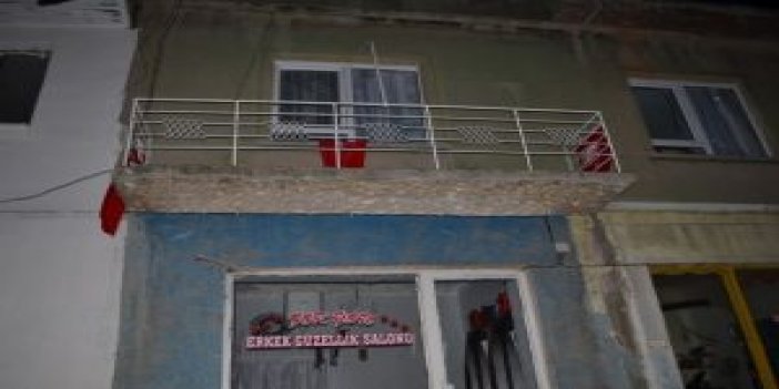HDP binasına Türk bayrakları astılar
