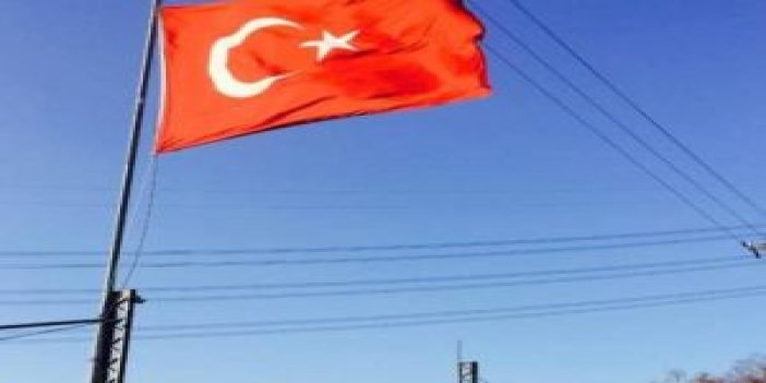 Türk bayrağını kurşunladılar