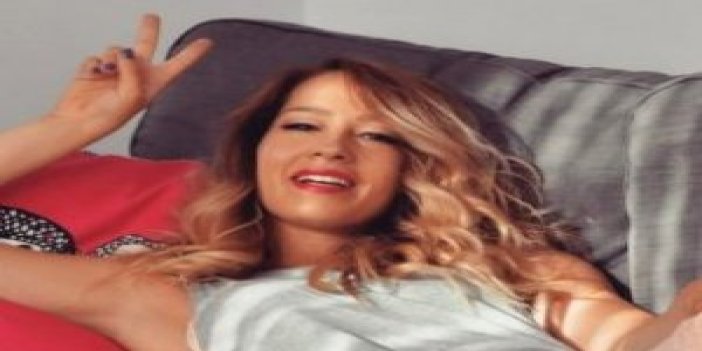 Şarkıcı Gülçin Bikinili Fotoğrafıyla Instagram'ı Salladı