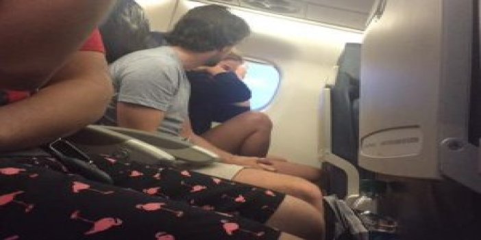 Kız arkadaşından uçakta ayrıldı,Twitter'da rezil oldu