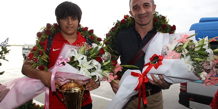 Busenaz Sürmeneli Trabzonspor'u ziyaret etti