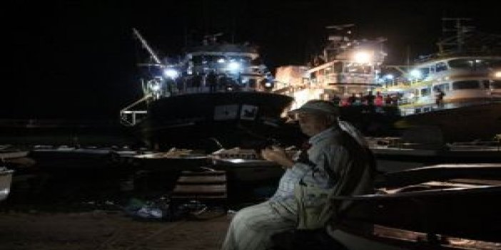 Marmaralı balıkcılar ilk ağlarını atmak için dualarla uğurlandı