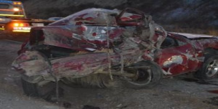 Minibüs otomobile çarptı: 9 yaralı