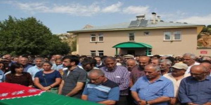 Çatışma arasında kalarak hayatını kaybeden kadının cenazesi defnedildi