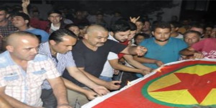 Konya’daki eylemde  ’sözde PKK bayrağı’ yakıldı!