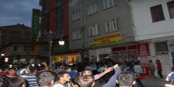 HDP binasına taşlı saldırı