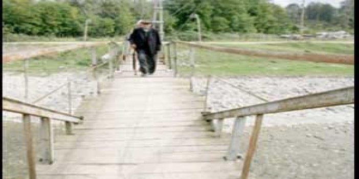 10 köyü birleştiren asırlık köprü