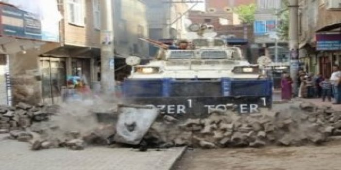 Polis, Diyarbakır'da barikatları böyle yıktı!