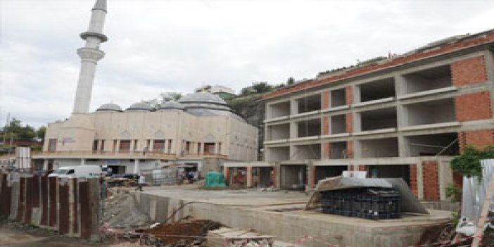 Trabzon'da cami ve otopark inşaatıları sürüyor