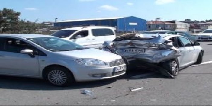 İstanbul’da çifte kaza: 18 yaralı, trafik felç !