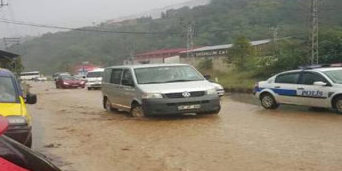 Trabzon’u sağanak yağış vurdu