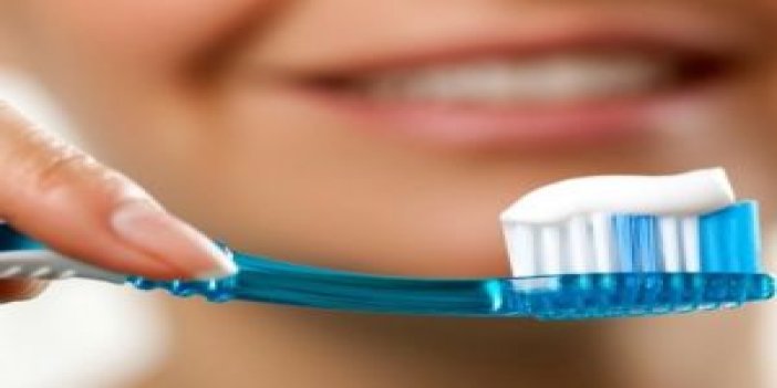Dişlerinizi günde 3 kereden fazla fırçalamayın !
