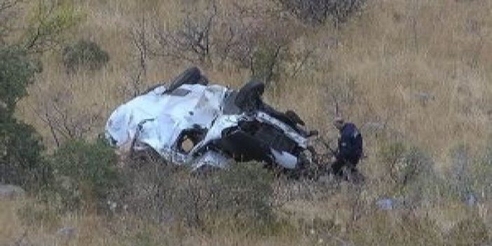 Minibüs uçuruma yuvarlandı: 3 ölü