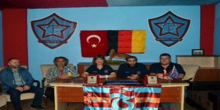 Trabzonspor Taraftarı Alman Çiftten Trabzon AKUT’a Destek