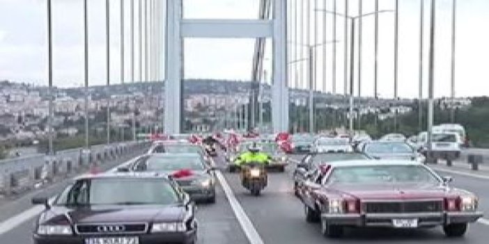 Köprüde "barışla cumhuriyet" konvoyu