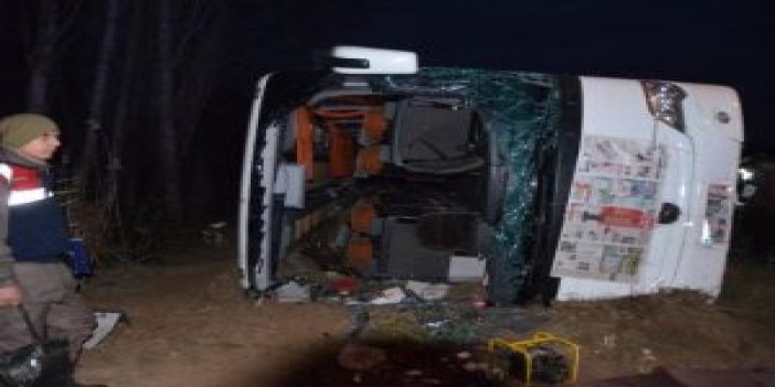 Yolcu otobüsü şarampole devrildi: 1 ölü, 40 yaralı