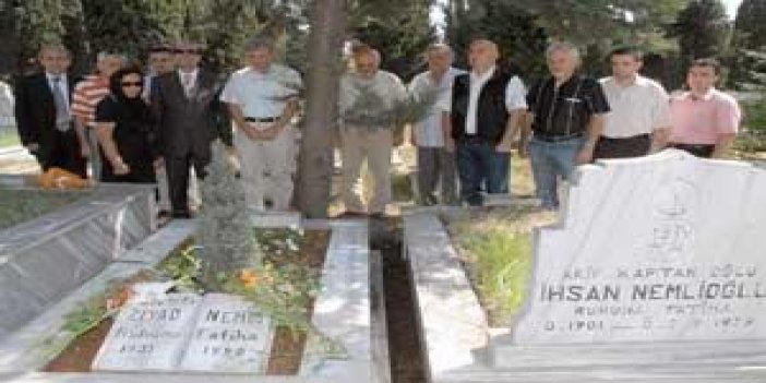Gazeteci Nemli Mezarında  Anıldı
