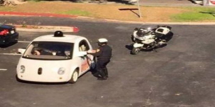 Google Car, Polis Tarafından Durduruldu